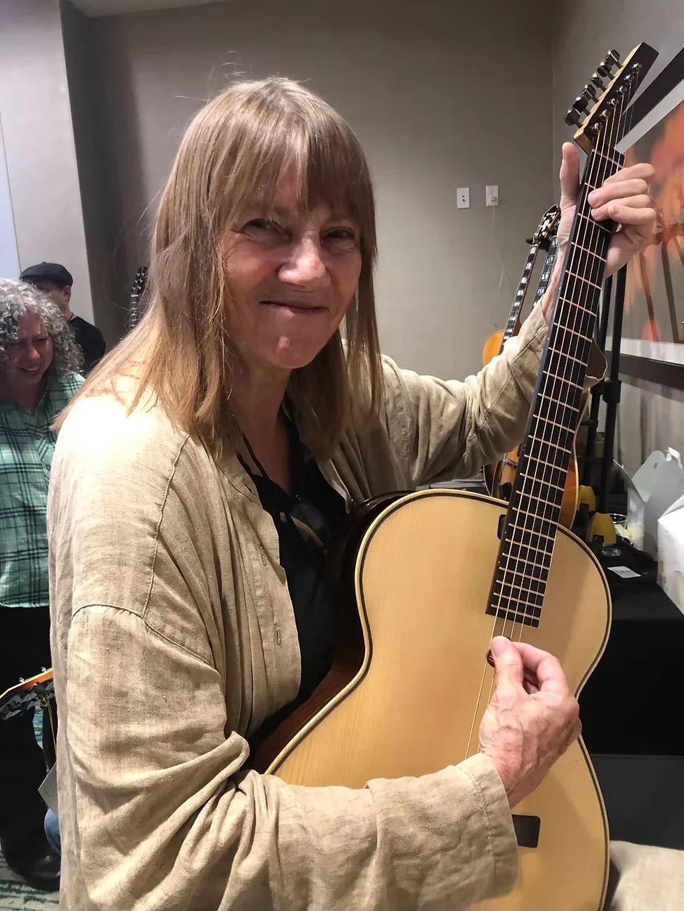 Linda Manzer inspecting guitar